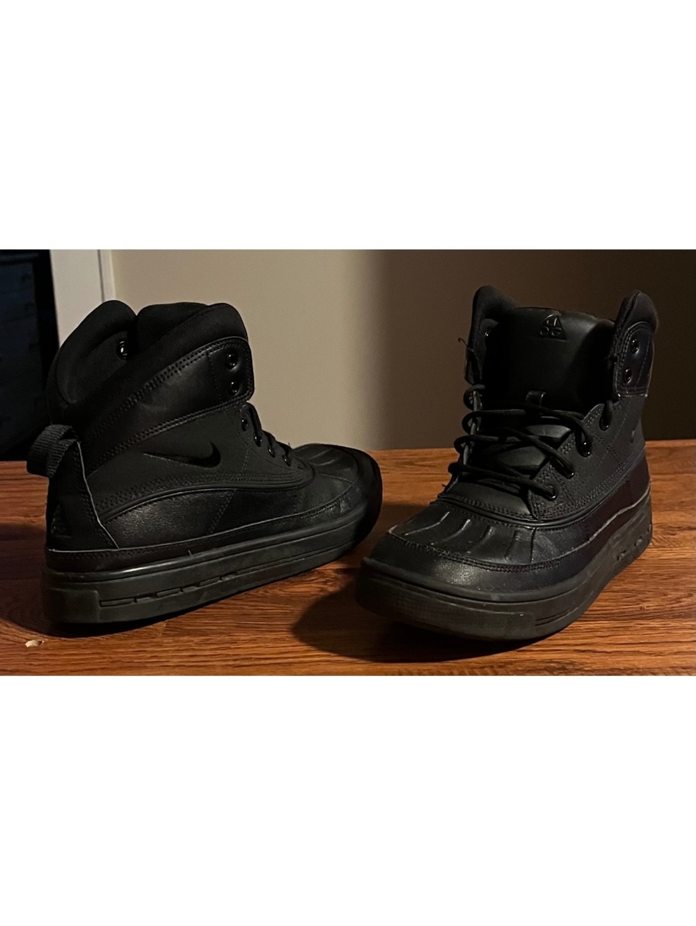 Nike ACG Woodside 2 High Black Youth Size 6Y
